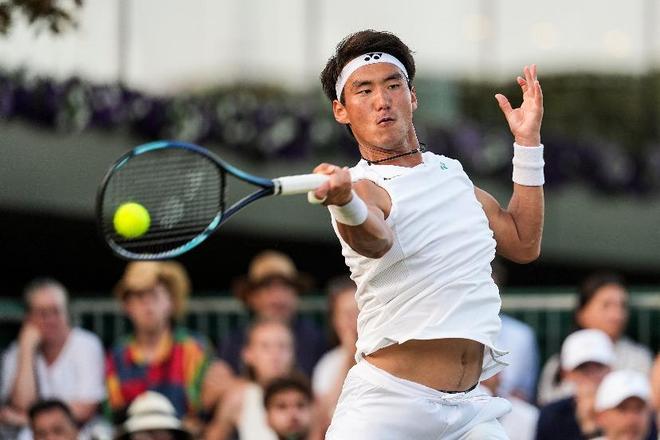 虽然保持在 虽然保持在