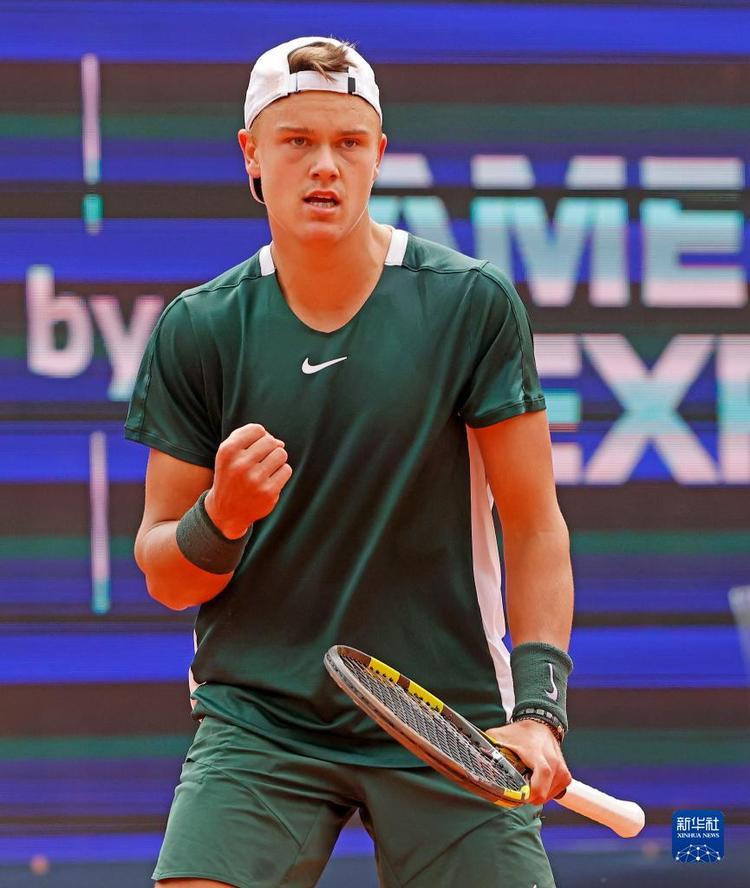 绩依旧处于 绩依旧处于